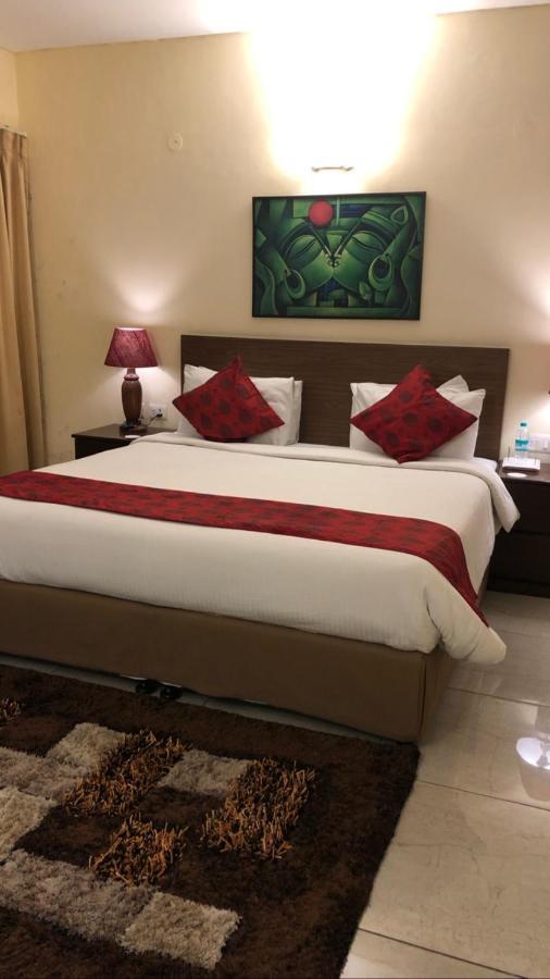 Bed and Breakfast The Neem Nuova Delhi Esterno foto