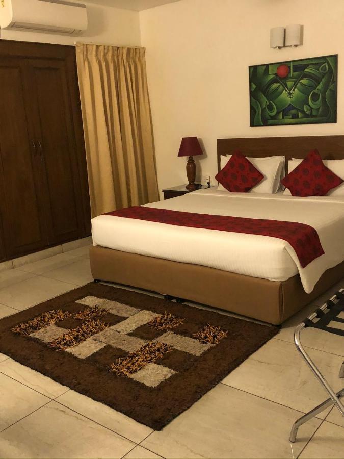 Bed and Breakfast The Neem Nuova Delhi Esterno foto