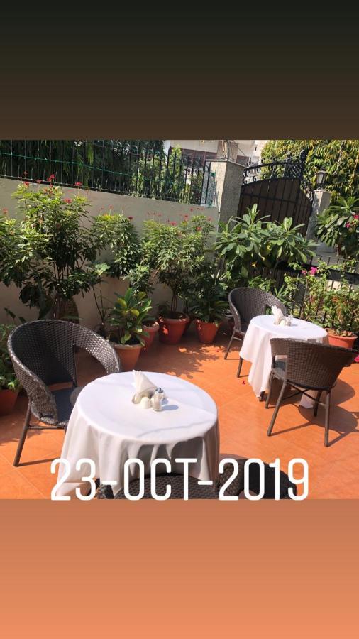 Bed and Breakfast The Neem Nuova Delhi Esterno foto