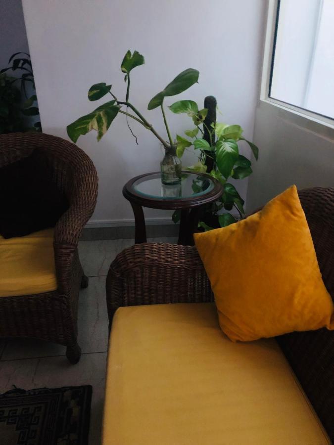 Bed and Breakfast The Neem Nuova Delhi Esterno foto