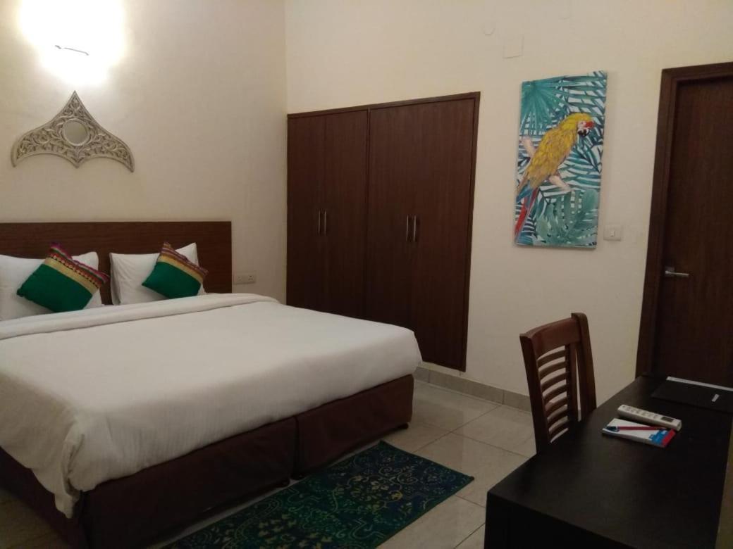 Bed and Breakfast The Neem Nuova Delhi Esterno foto
