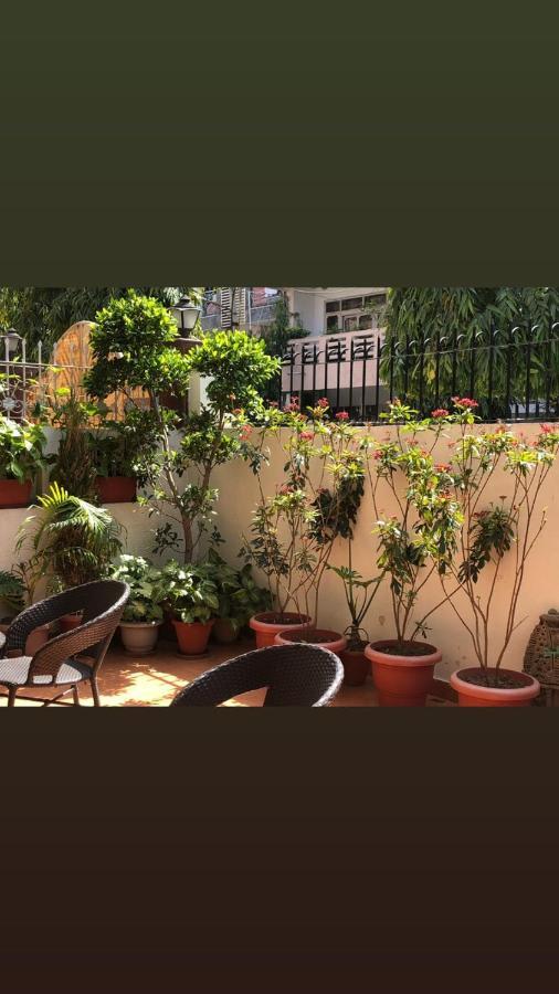 Bed and Breakfast The Neem Nuova Delhi Esterno foto