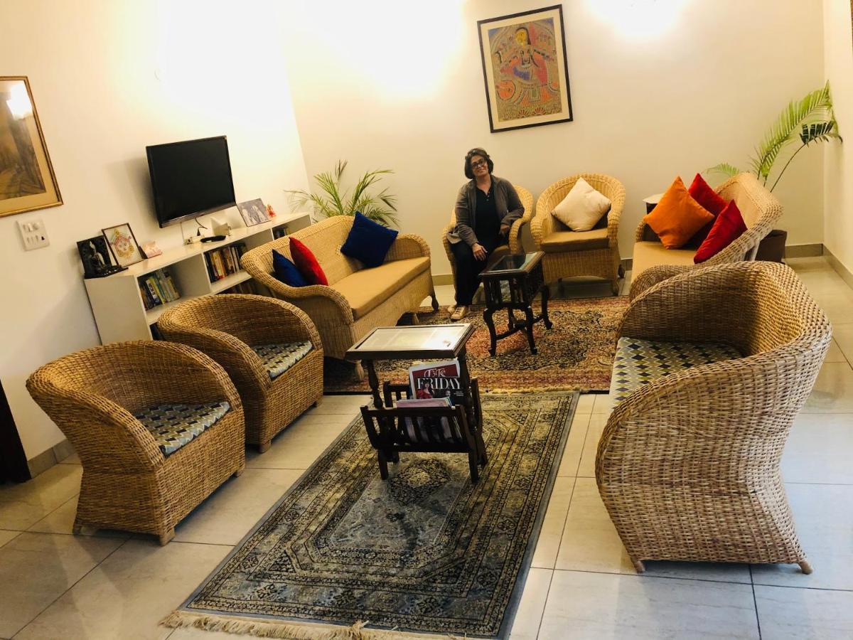 Bed and Breakfast The Neem Nuova Delhi Esterno foto