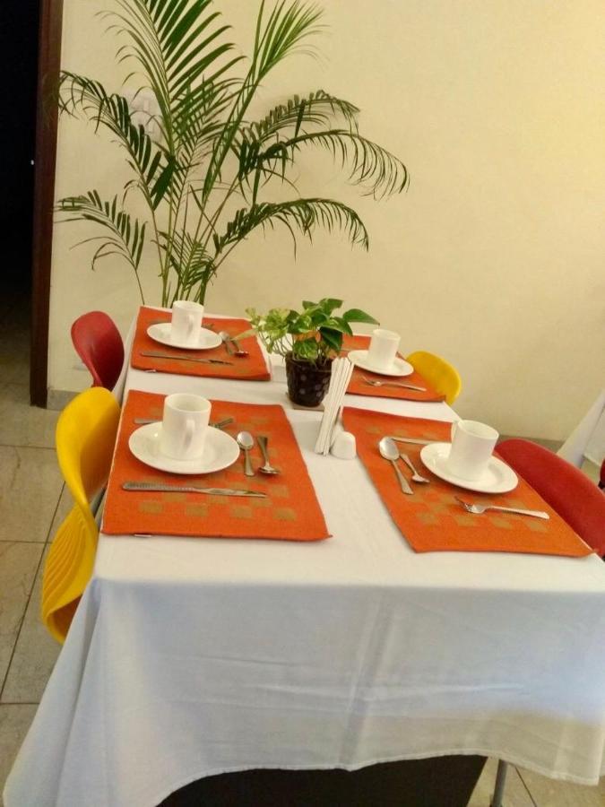 Bed and Breakfast The Neem Nuova Delhi Esterno foto