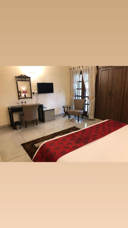 Bed and Breakfast The Neem Nuova Delhi Esterno foto