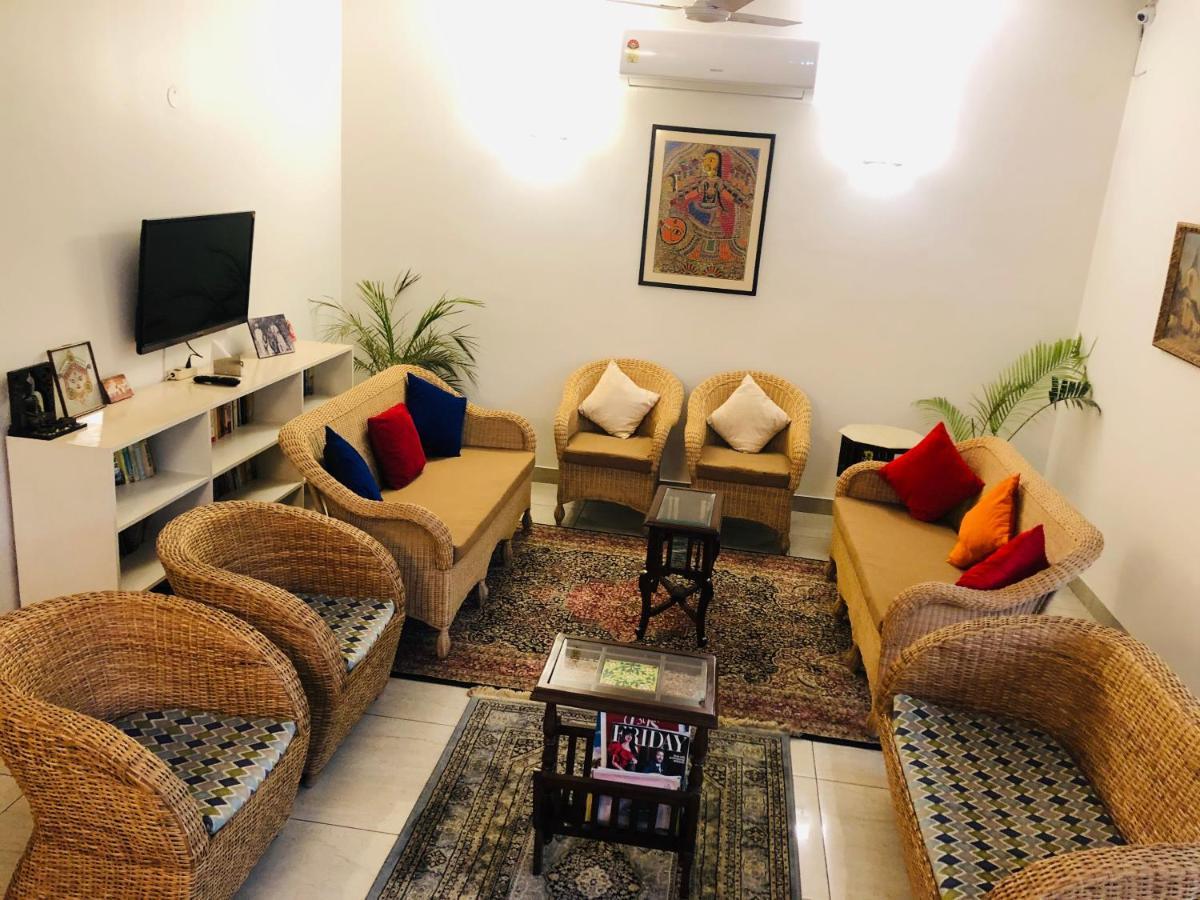 Bed and Breakfast The Neem Nuova Delhi Esterno foto
