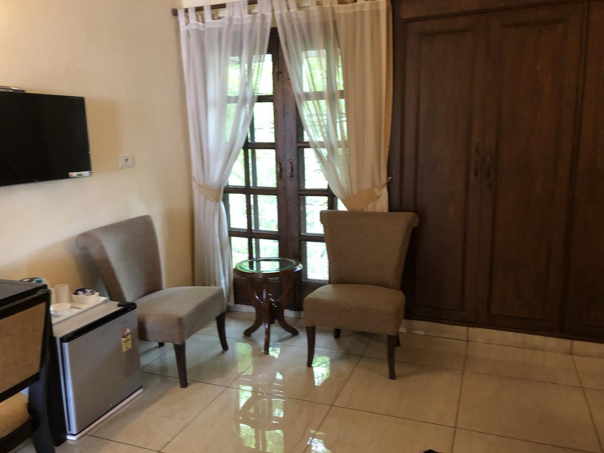 Bed and Breakfast The Neem Nuova Delhi Esterno foto