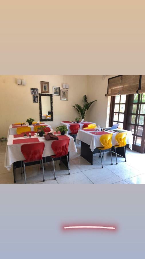 Bed and Breakfast The Neem Nuova Delhi Esterno foto
